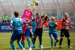 Mecz ekstraligi piłki nożnej kobiet: Tarnovia - Sportis KKP Bydgoszcz